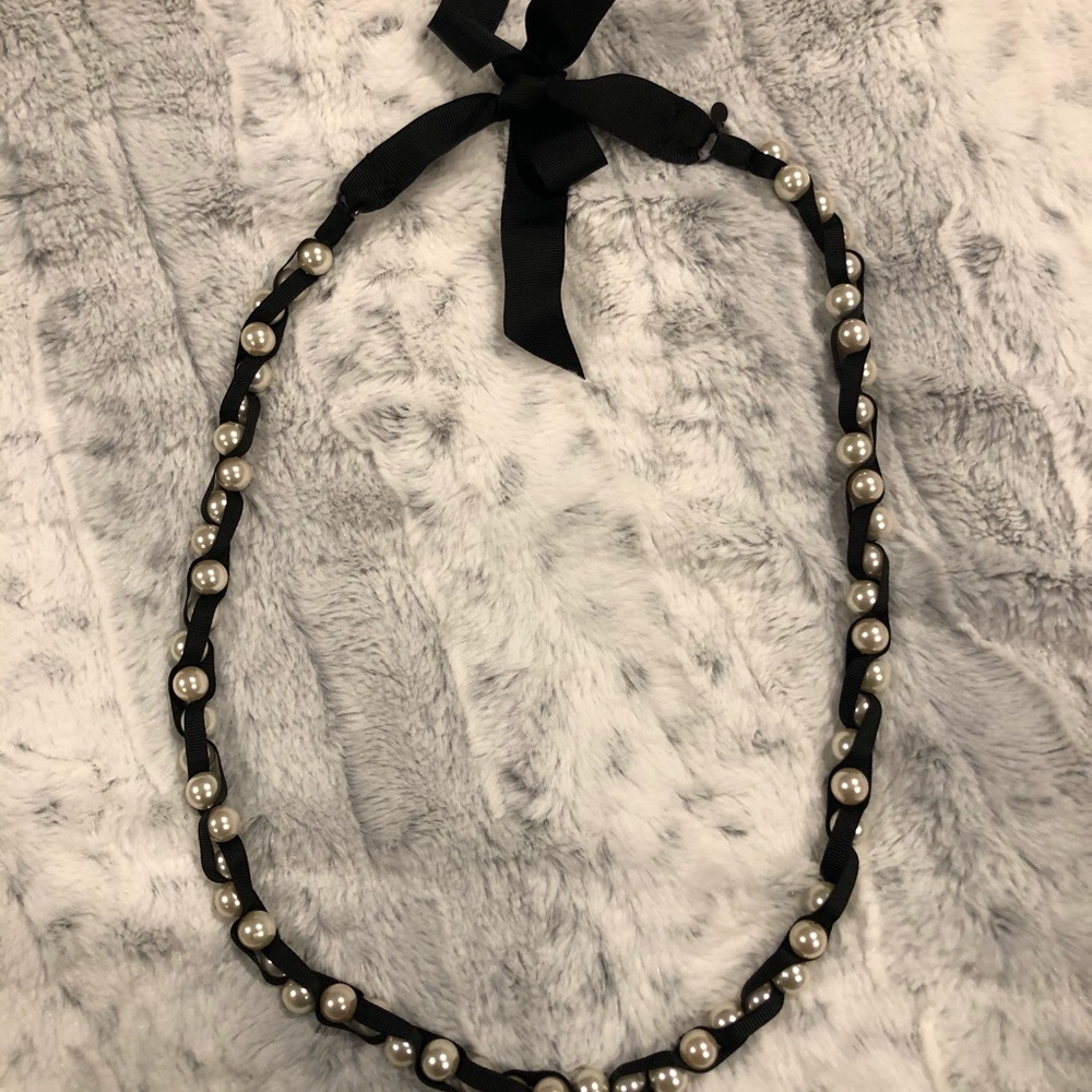 Long pearl intertwined necklace